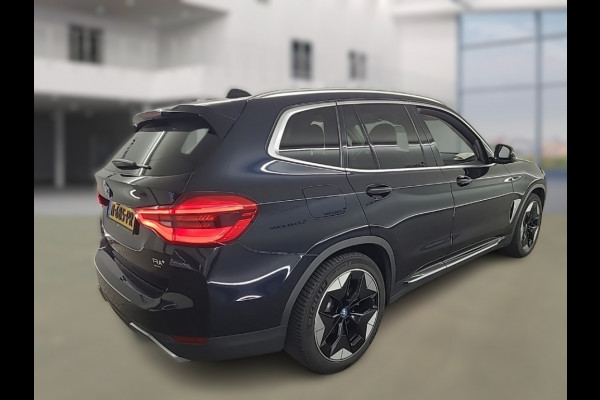 BMW iX3 High Executive 80 kWh | Panoramadak | Keyless | Stoelverwarming | Harman Kardon | Memory Seat | Head-Up Display | 360 Camera | Adaptief Onderstel | Trekhaak | Adaptive LED | Elektrische Stoelen | Apple Carplay |