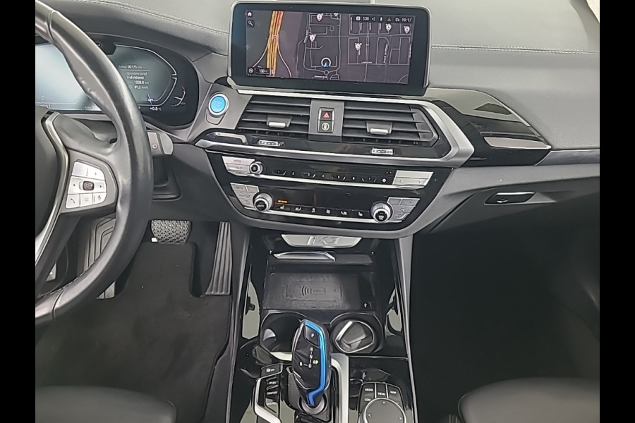 BMW iX3 High Executive 80 kWh | Panoramadak | Keyless | Stoelverwarming | Harman Kardon | Memory Seat | Head-Up Display | 360 Camera | Adaptief Onderstel | Trekhaak | Adaptive LED | Elektrische Stoelen | Apple Carplay |