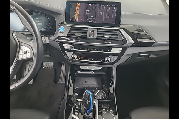 BMW iX3 High Executive 80 kWh | Panoramadak | Keyless | Stoelverwarming | Harman Kardon | Memory Seat | Head-Up Display | 360 Camera | Adaptief Onderstel | Trekhaak | Adaptive LED | Elektrische Stoelen | Apple Carplay |