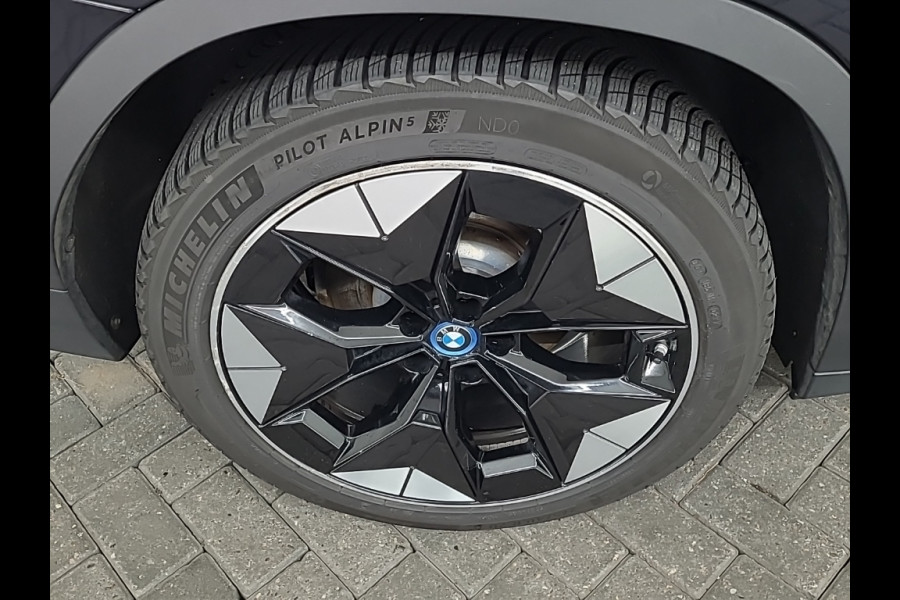 BMW iX3 High Executive 80 kWh | Panoramadak | Keyless | Stoelverwarming | Harman Kardon | Memory Seat | Head-Up Display | 360 Camera | Adaptief Onderstel | Trekhaak | Adaptive LED | Elektrische Stoelen | Apple Carplay |