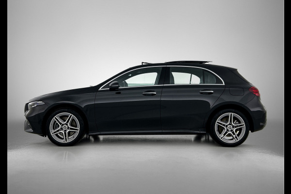 Mercedes-Benz A-Klasse 250 e Business Solution AMG | Panoramaschuifdak | Stoelverwarming | Multibeam LED | Smartphone integratie | Sfeerverlichting 64 kleuren | Extra USB-poorten |