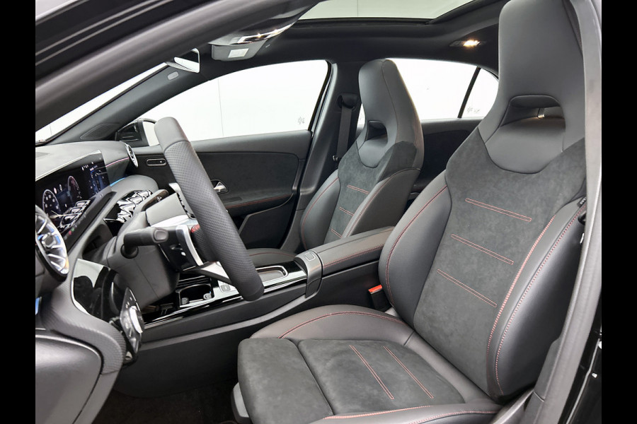 Mercedes-Benz A-Klasse 250 e Business Solution AMG | Panoramaschuifdak | Stoelverwarming | Multibeam LED | Smartphone integratie | Sfeerverlichting 64 kleuren | Extra USB-poorten |