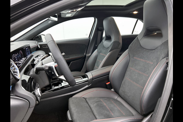 Mercedes-Benz A-Klasse 250 e Business Solution AMG | Panoramaschuifdak | Stoelverwarming | Multibeam LED | Smartphone integratie | Sfeerverlichting 64 kleuren | Extra USB-poorten |