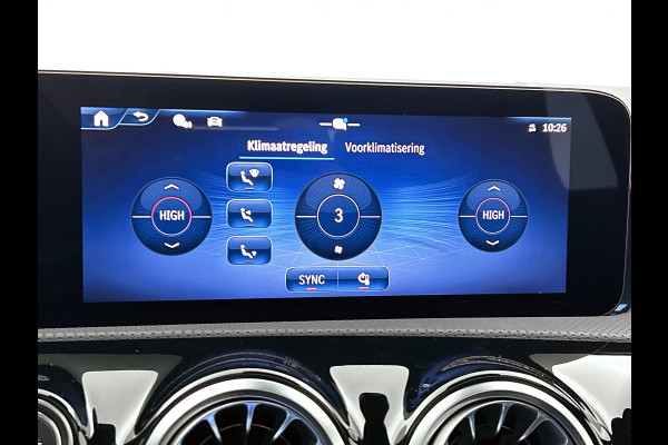 Mercedes-Benz A-Klasse 250 e Business Solution AMG | Panoramaschuifdak | Stoelverwarming | Multibeam LED | Smartphone integratie | Sfeerverlichting 64 kleuren | Extra USB-poorten |