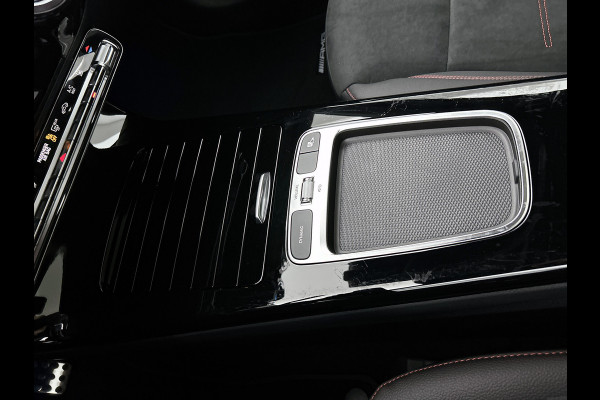 Mercedes-Benz A-Klasse 250 e Business Solution AMG | Panoramaschuifdak | Stoelverwarming | Multibeam LED | Smartphone integratie | Sfeerverlichting 64 kleuren | Extra USB-poorten |