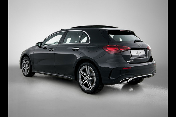 Mercedes-Benz A-Klasse 250 e Business Solution AMG | Panoramaschuifdak | Stoelverwarming | Multibeam LED | Smartphone integratie | Sfeerverlichting 64 kleuren | Extra USB-poorten |