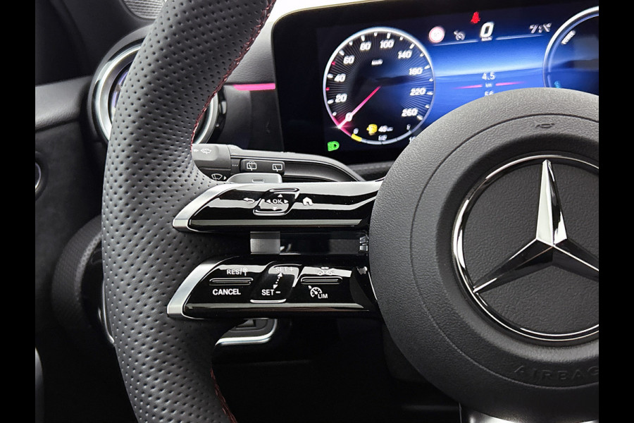 Mercedes-Benz A-Klasse 250 e Business Solution AMG | Panoramaschuifdak | Stoelverwarming | Multibeam LED | Smartphone integratie | Sfeerverlichting 64 kleuren | Extra USB-poorten |