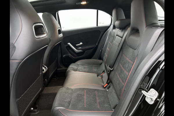 Mercedes-Benz A-Klasse 250 e Business Solution AMG | Panoramaschuifdak | Stoelverwarming | Multibeam LED | Smartphone integratie | Sfeerverlichting 64 kleuren | Extra USB-poorten |
