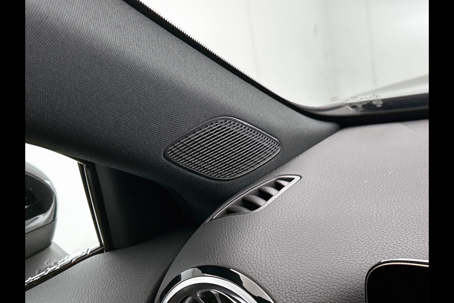 Mercedes-Benz A-Klasse 250 e Business Solution AMG | Panoramaschuifdak | Stoelverwarming | Multibeam LED | Smartphone integratie | Sfeerverlichting 64 kleuren | Extra USB-poorten |
