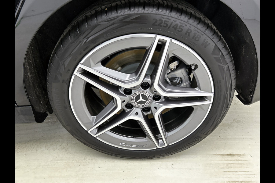 Mercedes-Benz A-Klasse 250 e Business Solution AMG | Panoramaschuifdak | Stoelverwarming | Multibeam LED | Smartphone integratie | Sfeerverlichting 64 kleuren | Extra USB-poorten |