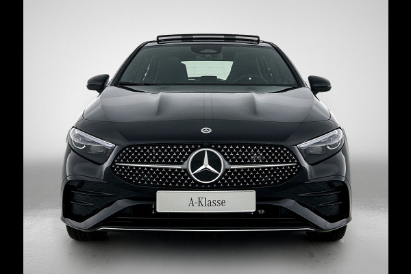 Mercedes-Benz A-Klasse 250 e Business Solution AMG | Panoramaschuifdak | Stoelverwarming | Multibeam LED | Smartphone integratie | Sfeerverlichting 64 kleuren | Extra USB-poorten |