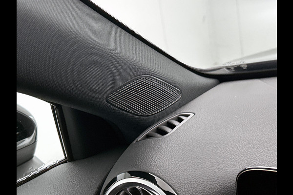 Mercedes-Benz A-Klasse 250 e Business Solution AMG | Panoramaschuifdak | Stoelverwarming | Multibeam LED | Smartphone integratie | Sfeerverlichting 64 kleuren | Extra USB-poorten |