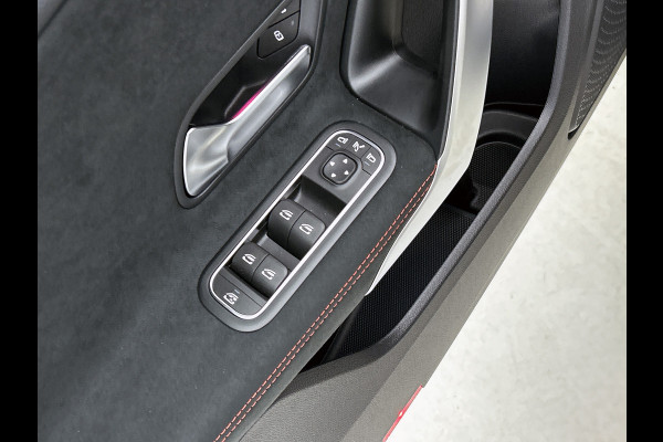 Mercedes-Benz A-Klasse 250 e Business Solution AMG | Panoramaschuifdak | Stoelverwarming | Multibeam LED | Smartphone integratie | Sfeerverlichting 64 kleuren | Extra USB-poorten |