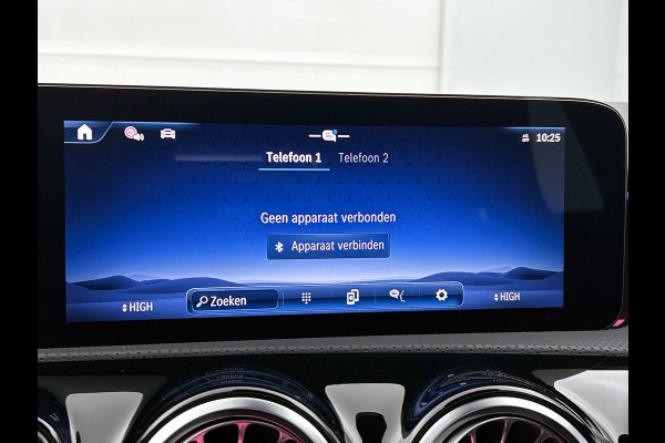 Mercedes-Benz A-Klasse 250 e Business Solution AMG | Panoramaschuifdak | Stoelverwarming | Multibeam LED | Smartphone integratie | Sfeerverlichting 64 kleuren | Extra USB-poorten |