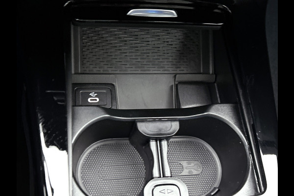 Mercedes-Benz A-Klasse 250 e Business Solution AMG | Panoramaschuifdak | Stoelverwarming | Multibeam LED | Smartphone integratie | Sfeerverlichting 64 kleuren | Extra USB-poorten |