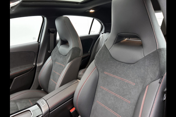 Mercedes-Benz A-Klasse 250 e Business Solution AMG | Panoramaschuifdak | Stoelverwarming | Multibeam LED | Smartphone integratie | Sfeerverlichting 64 kleuren | Extra USB-poorten |