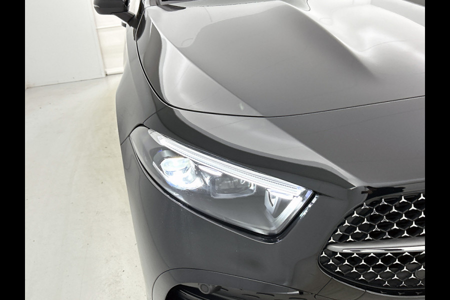 Mercedes-Benz A-Klasse 250 e Business Solution AMG | Panoramaschuifdak | Stoelverwarming | Multibeam LED | Smartphone integratie | Sfeerverlichting 64 kleuren | Extra USB-poorten |