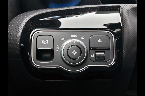 Mercedes-Benz A-Klasse 250 e Business Solution AMG | Panoramaschuifdak | Stoelverwarming | Multibeam LED | Smartphone integratie | Sfeerverlichting 64 kleuren | Extra USB-poorten |