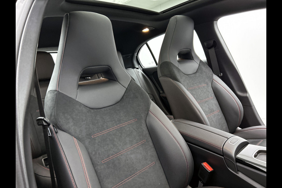 Mercedes-Benz A-Klasse 250 e Business Solution AMG | Panoramaschuifdak | Stoelverwarming | Multibeam LED | Smartphone integratie | Sfeerverlichting 64 kleuren | Extra USB-poorten |