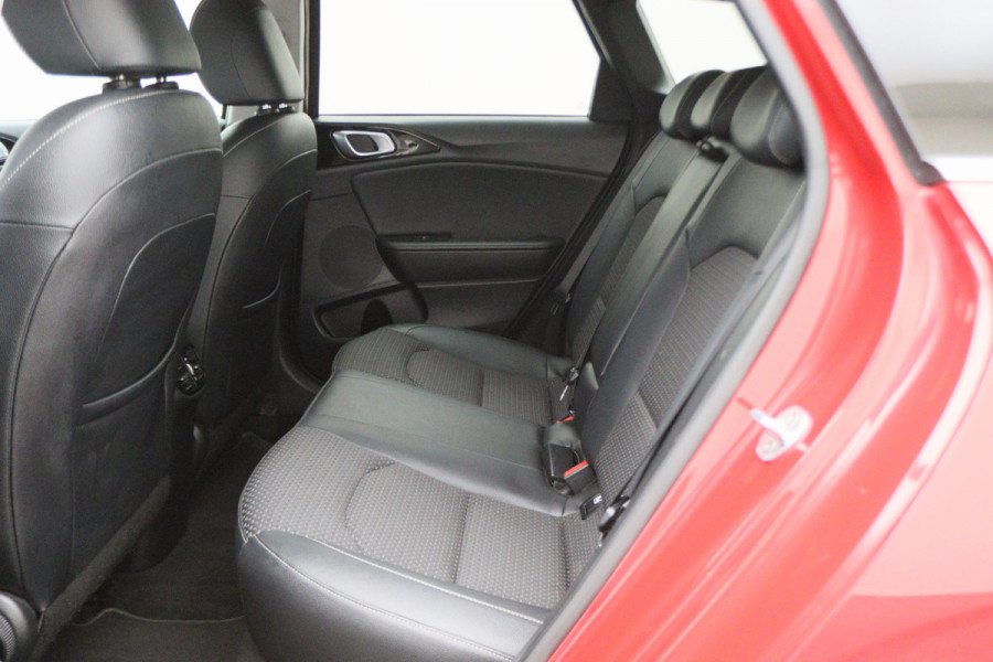 Kia Ceed Sportswagon 1.4 T-GDi Automaat DynamicPlusLine Climate, Apple Carplay, ACC, Camera, Verwarmd Stuurwiel, Trekhaak, 16''