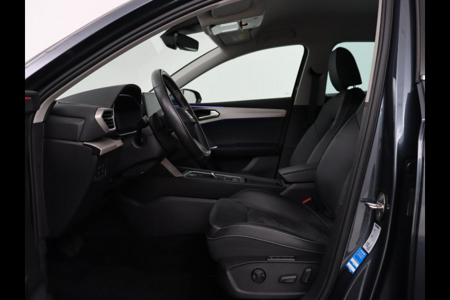 Seat Leon 1.4 TSI eHybrid PHEV Xcellence | Adaptive cruise | Carplay | Sfeerverlichting | Navigatie | Leder/Alcantara | Camera | Digital Cockpit | Plug In