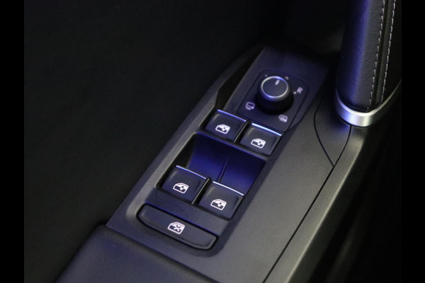 Seat Leon 1.4 TSI eHybrid PHEV Xcellence | Adaptive cruise | Carplay | Sfeerverlichting | Navigatie | Leder/Alcantara | Camera | Digital Cockpit | Plug In