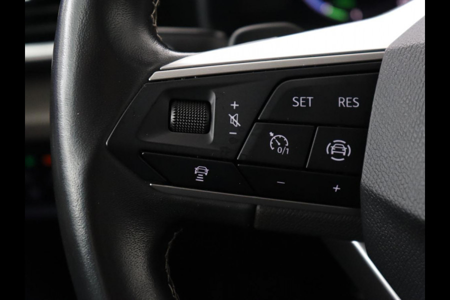 Seat Leon 1.4 TSI eHybrid PHEV Xcellence | Adaptive cruise | Carplay | Sfeerverlichting | Navigatie | Leder/Alcantara | Camera | Digital Cockpit | Plug In