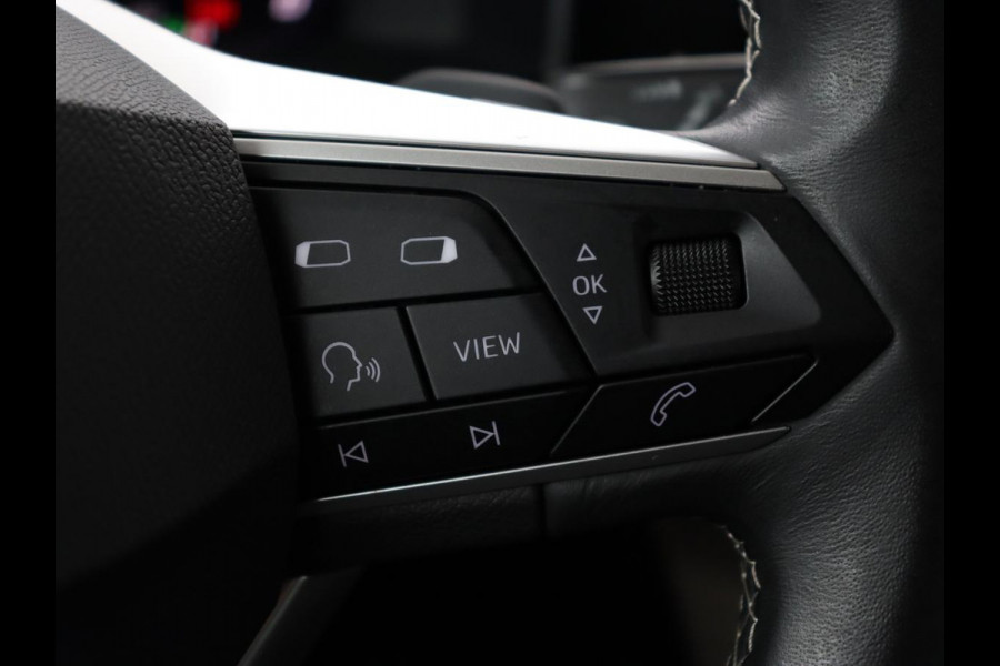 Seat Leon 1.4 TSI eHybrid PHEV Xcellence | Adaptive cruise | Carplay | Sfeerverlichting | Navigatie | Leder/Alcantara | Camera | Digital Cockpit | Plug In