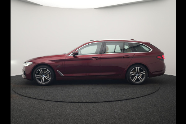 BMW 5 Serie Touring 530e Individual Plug In Hybrid 293pk Dealer O.H Aventurinrot Metallic PHEV | Panodak | Luxe Lederen Comfortzetels Memory & Ventilatie | Laser LED | Adaptive Cruise | Head Up | Harman Kardon | Keyless |