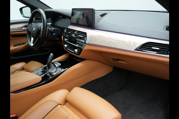 BMW 5 Serie Touring 530e Individual Plug In Hybrid 293pk Dealer O.H Aventurinrot Metallic PHEV | Panodak | Luxe Lederen Comfortzetels Memory & Ventilatie | Laser LED | Adaptive Cruise | Head Up | Harman Kardon | Keyless |