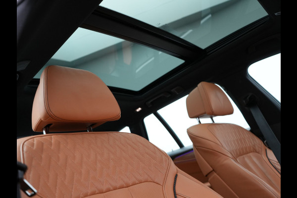 BMW 5 Serie Touring 530e Individual Plug In Hybrid 293pk Dealer O.H Aventurinrot Metallic PHEV | Panodak | Luxe Lederen Comfortzetels Memory & Ventilatie | Laser LED | Adaptive Cruise | Head Up | Harman Kardon | Keyless |