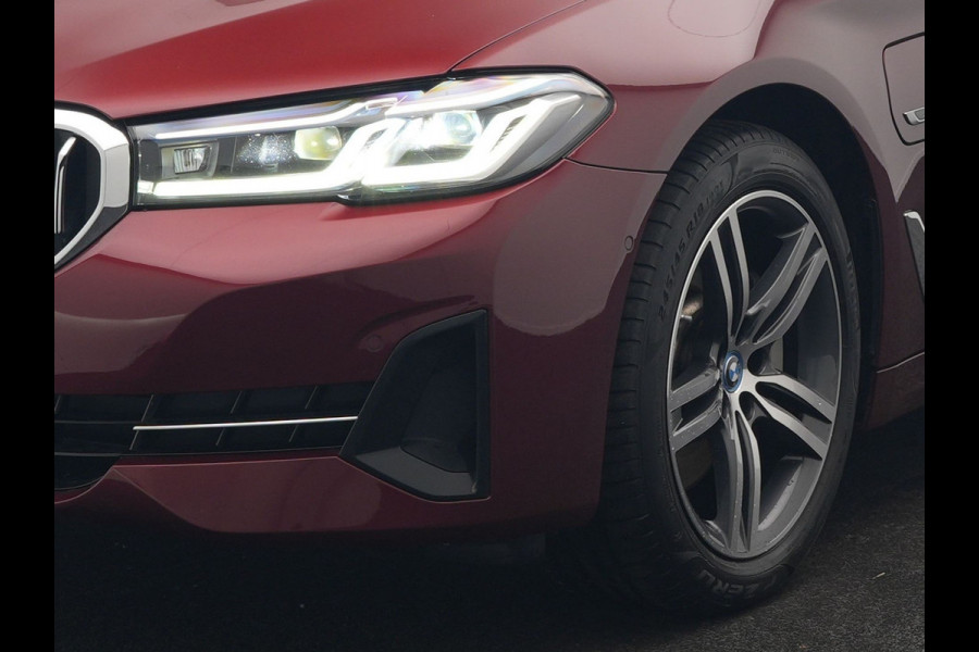 BMW 5 Serie Touring 530e Individual Plug In Hybrid 293pk Dealer O.H Aventurinrot Metallic PHEV | Panodak | Luxe Lederen Comfortzetels Memory & Ventilatie | Laser LED | Adaptive Cruise | Head Up | Harman Kardon | Keyless |