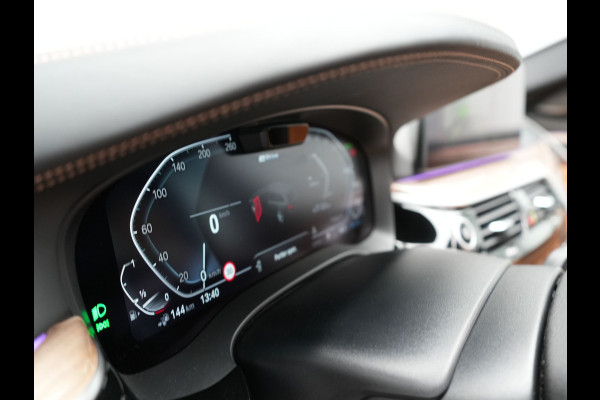 BMW 5 Serie Touring 530e Individual Plug In Hybrid 293pk Dealer O.H Aventurinrot Metallic PHEV | Panodak | Luxe Lederen Comfortzetels Memory & Ventilatie | Laser LED | Adaptive Cruise | Head Up | Harman Kardon | Keyless |