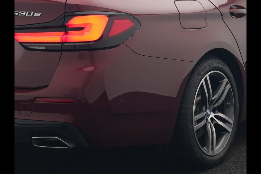 BMW 5 Serie Touring 530e Individual Plug In Hybrid 293pk Dealer O.H Aventurinrot Metallic PHEV | Panodak | Luxe Lederen Comfortzetels Memory & Ventilatie | Laser LED | Adaptive Cruise | Head Up | Harman Kardon | Keyless |