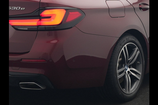 BMW 5 Serie Touring 530e Individual Plug In Hybrid 293pk Dealer O.H Aventurinrot Metallic PHEV | Panodak | Luxe Lederen Comfortzetels Memory & Ventilatie | Laser LED | Adaptive Cruise | Head Up | Harman Kardon | Keyless |