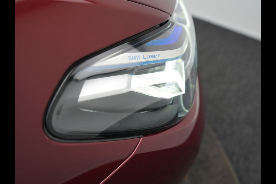 BMW 5 Serie Touring 530e Individual Plug In Hybrid 293pk Dealer O.H Aventurinrot Metallic PHEV | Panodak | Luxe Lederen Comfortzetels Memory & Ventilatie | Laser LED | Adaptive Cruise | Head Up | Harman Kardon | Keyless |
