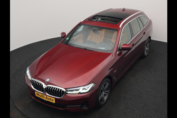 BMW 5 Serie Touring 530e Individual Plug In Hybrid 293pk Dealer O.H Aventurinrot Metallic PHEV | Panodak | Luxe Lederen Comfortzetels Memory & Ventilatie | Laser LED | Adaptive Cruise | Head Up | Harman Kardon | Keyless |