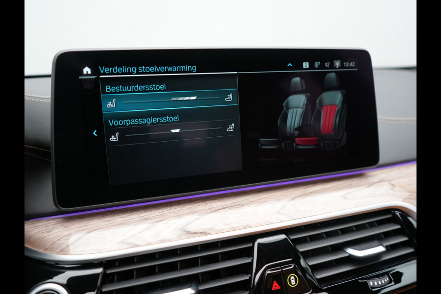 BMW 5 Serie Touring 530e Individual Plug In Hybrid 293pk Dealer O.H Aventurinrot Metallic PHEV | Panodak | Luxe Lederen Comfortzetels Memory & Ventilatie | Laser LED | Adaptive Cruise | Head Up | Harman Kardon | Keyless |