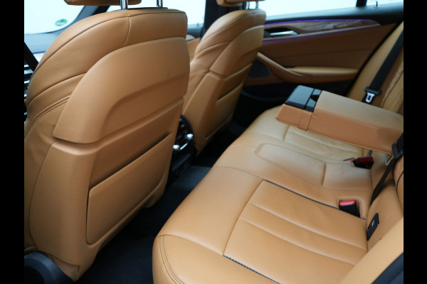 BMW 5 Serie Touring 530e Individual Plug In Hybrid 293pk Dealer O.H Aventurinrot Metallic PHEV | Panodak | Luxe Lederen Comfortzetels Memory & Ventilatie | Laser LED | Adaptive Cruise | Head Up | Harman Kardon | Keyless |