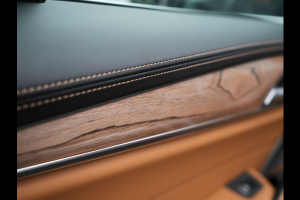 BMW 5 Serie Touring 530e Individual Plug In Hybrid 293pk Dealer O.H Aventurinrot Metallic PHEV | Panodak | Luxe Lederen Comfortzetels Memory & Ventilatie | Laser LED | Adaptive Cruise | Head Up | Harman Kardon | Keyless |