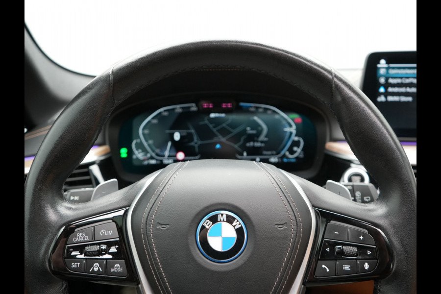BMW 5 Serie Touring 530e Individual Plug In Hybrid 293pk Dealer O.H Aventurinrot Metallic PHEV | Panodak | Luxe Lederen Comfortzetels Memory & Ventilatie | Laser LED | Adaptive Cruise | Head Up | Harman Kardon | Keyless |