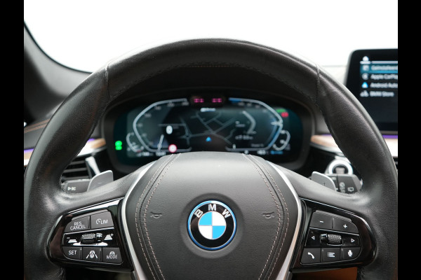 BMW 5 Serie Touring 530e Individual Plug In Hybrid 293pk Dealer O.H Aventurinrot Metallic PHEV | Panodak | Luxe Lederen Comfortzetels Memory & Ventilatie | Laser LED | Adaptive Cruise | Head Up | Harman Kardon | Keyless |