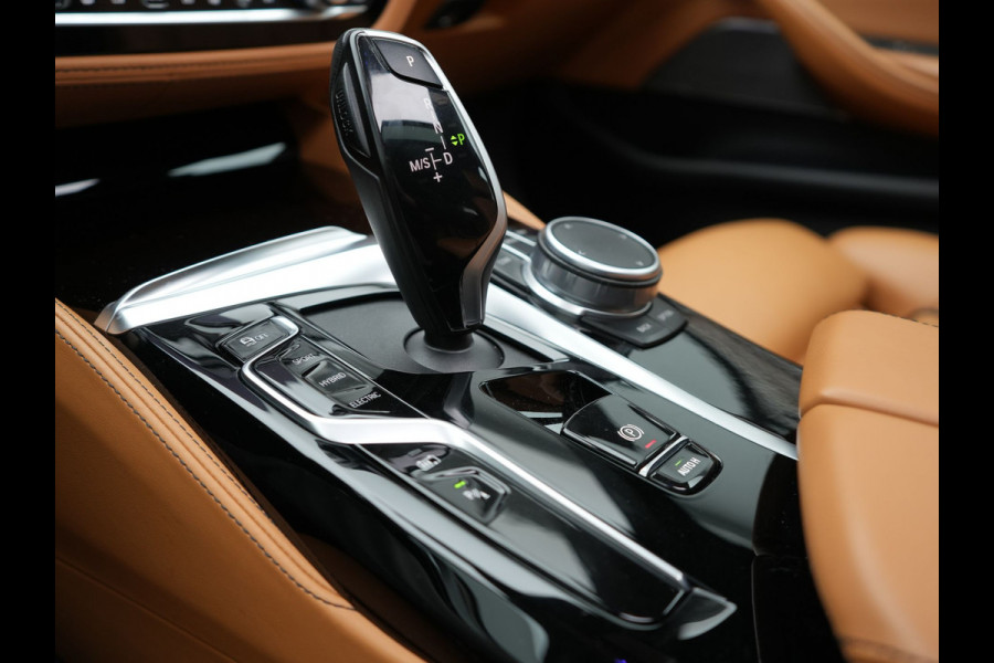 BMW 5 Serie Touring 530e Individual Plug In Hybrid 293pk Dealer O.H Aventurinrot Metallic PHEV | Panodak | Luxe Lederen Comfortzetels Memory & Ventilatie | Laser LED | Adaptive Cruise | Head Up | Harman Kardon | Keyless |