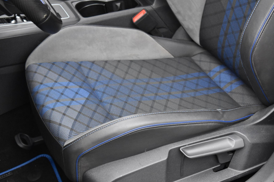 Volkswagen Golf 2.0 TSI R 4Motion Pano Lane ACC H&K Camera Drift