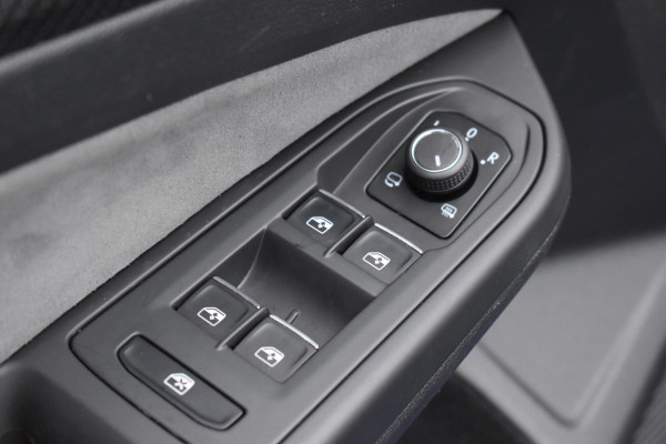 Volkswagen Golf 2.0 TSI R 4Motion Pano Lane ACC H&K Camera Drift