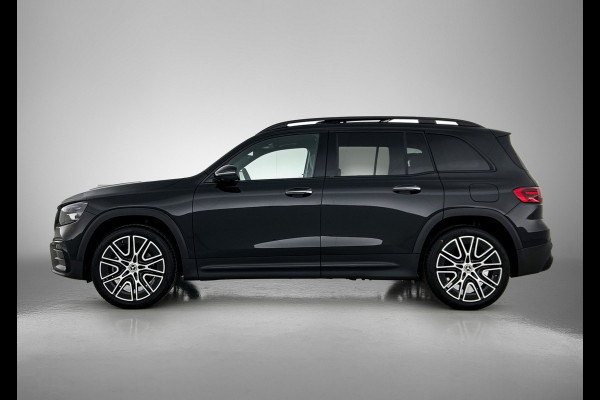 Mercedes-Benz Glb 180 Business Solution AMG | AMG Line Plus pakket | Trekhaak | GUARD 360 ° Vehicle protection Plus | Panoramaschuifdak | Nightpakket | smartphone integratie | 360° camera | 20 inch AMG velgen | Head-up display |