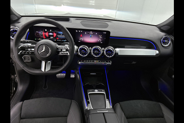 Mercedes-Benz Glb 180 Business Solution AMG | AMG Line Plus pakket | Trekhaak | GUARD 360 ° Vehicle protection Plus | Panoramaschuifdak | Nightpakket | smartphone integratie | 360° camera | 20 inch AMG velgen | Head-up display |