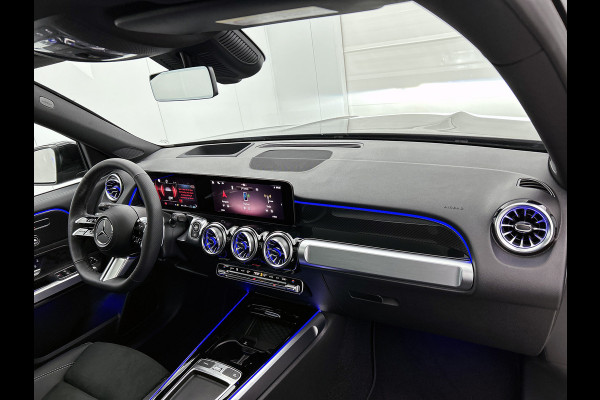 Mercedes-Benz Glb 180 Business Solution AMG | AMG Line Plus pakket | Trekhaak | GUARD 360 ° Vehicle protection Plus | Panoramaschuifdak | Nightpakket | smartphone integratie | 360° camera | 20 inch AMG velgen | Head-up display |
