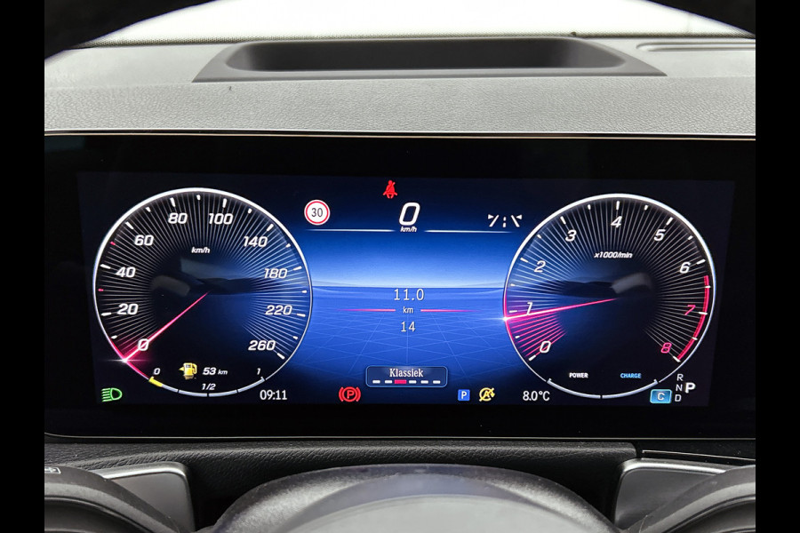 Mercedes-Benz Glb 180 Business Solution AMG | AMG Line Plus pakket | Trekhaak | GUARD 360 ° Vehicle protection Plus | Panoramaschuifdak | Nightpakket | smartphone integratie | 360° camera | 20 inch AMG velgen | Head-up display |