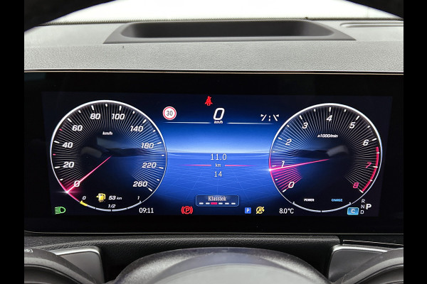 Mercedes-Benz Glb 180 Business Solution AMG | AMG Line Plus pakket | Trekhaak | GUARD 360 ° Vehicle protection Plus | Panoramaschuifdak | Nightpakket | smartphone integratie | 360° camera | 20 inch AMG velgen | Head-up display |